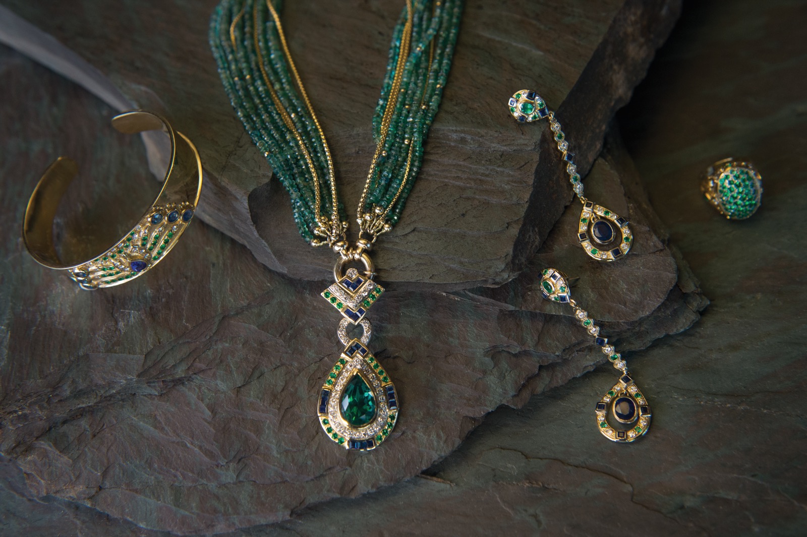 Sandawana Collection emerald suite