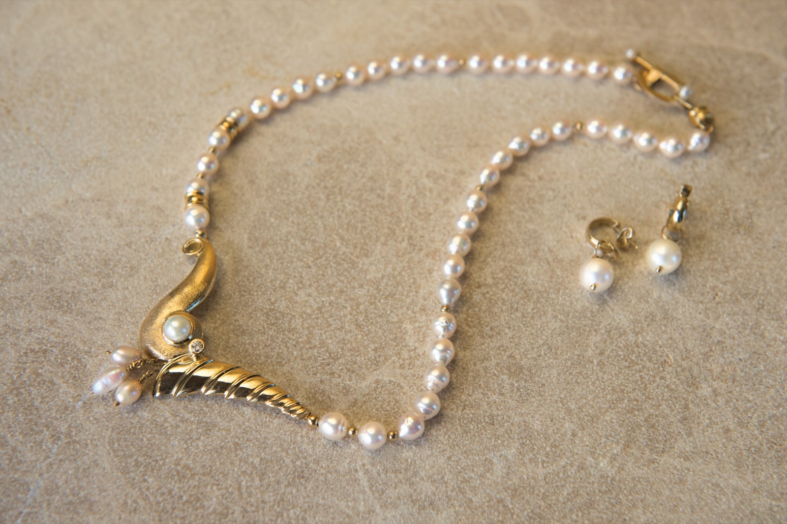 Venus Suite pearl necklace and earrings